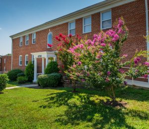 Queens Manor Apartments Exterior 5