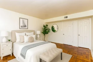Queens Manor Apartments Bedroom