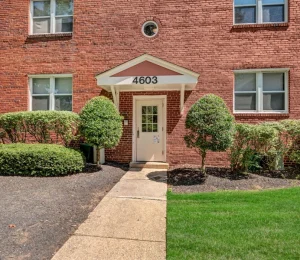 Queens Manor Apartments Exterior 6