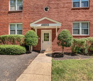 Queens Manor Apartments Exterior 7